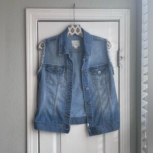 Melrose and Market Light Wash Distressed Denim Vest Raw Hem Size S